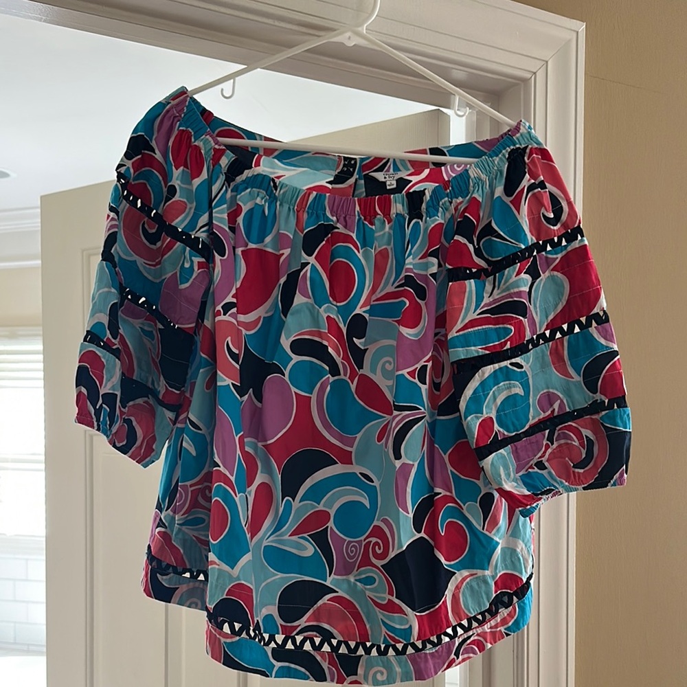Crown & Ivy Blue and Red Puff Sleeve Blouse